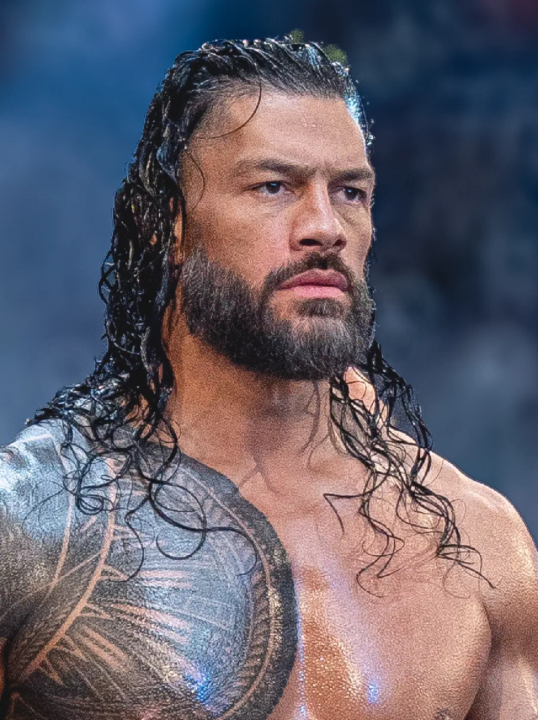 Penta encara a Roman Reigns en RAW y se habla de una posible revancha